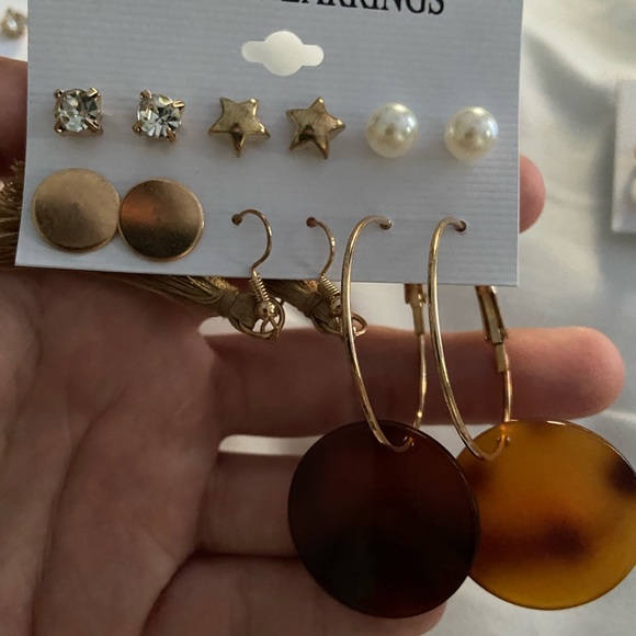 6 pairs of fashion earrings - Picture 3 of 3